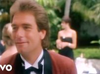 Huey Lewis And The News – Stuck With You (Official Music Video)