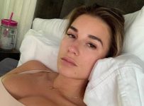 Jessie James Decker struggling with pinched nerve pain – Music News
