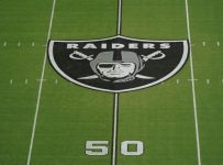 Floyd’s brother backs Raiders after tweet uproar