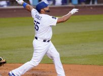 Pujols hits first HR with Dodgers, 668th of career