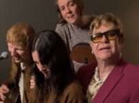 Courteney Cox recruits Elton John and Ed Sheeran to perform song for Lisa Kudrow – Music News