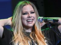 Avril Lavigne’s “Sk8er Boi” TikTok Video With Tony Hawk