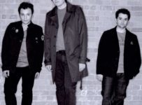 Manic Street Preachers and Steps revive ‘90s chart battle as they fight for top album – Music News