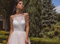 The Best Wedding Dresses From Etsy | 2021