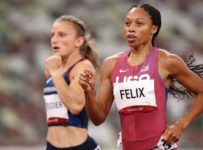 Felix claims 10th medal with 400-meter bronze