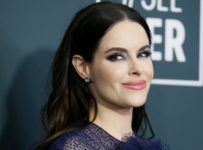 ‘Schitt’s Creek’ star Emily Hampshire explains how the show helped her come out as pansexual