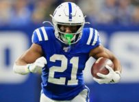 Colts extend Hines with deal in top 10 for RBs
