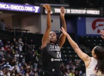 Storm’s Loyd ties record with 22-point quarter