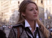 Gossip Girl 1×01 First Blair & Serena face-off on the Met Steps