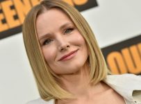 Kristen Bell criticized for photos with L.A. sheriff’s deputies