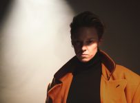 La Roux smashes microwave in new video for ‘Damaged Goods’ cover