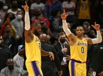 Lakers start LeBron at center as ‘gamble’ pays off