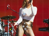 Tove Lo: Damon Albarn and Taylor Swift should mend rift by collaborating – Music News