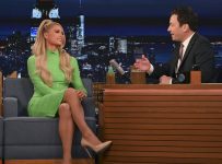 Paris Hilton Wearing 2 Wrong Shoes on “The Tonight Show”