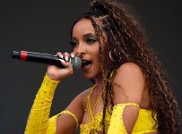 Tinashe’s Sexy, Chain-Link Outfit | POPSUGAR Fashion