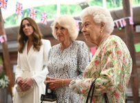 Queen Elizabeth says Camilla will get her title