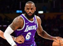 LeBron clears air, says he’s committed to Lakers