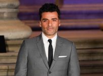 Oscar Isaac’s Thom Browne Skirt Suit at Moon Knight Premiere