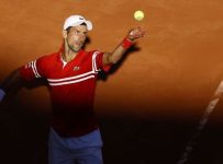 Djokovic can defend French title, organizers say