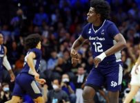Saint Peter’s stuns, first 15-seed ever in Elite 8