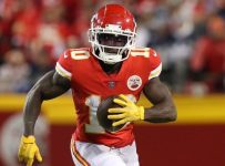 Fins trade for Chiefs’ Hill, give WR $120M deal