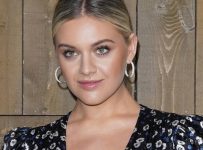 Kelsea Ballerini to co-host CMT Awards from home after testing positive for Covid-19 – Music News