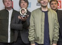 Tim Burgess to perform solo set on same day as The Charlatans at SIGNALS Festival – Music News