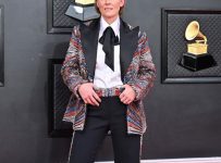 Brandi Carlile cancels festival show after testing positive for COVID-19 – Music News