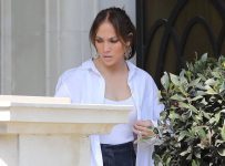 Jennifer Lopez Wears Wide-Leg Denim While House Hunting