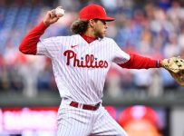 Phils 3B apologizes for choice words after errors