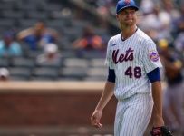 DeGrom dealing with tight shoulder, set for MRI