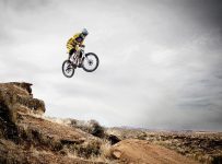 Custom bike builders for enduro MTB: the craft of power and thrill