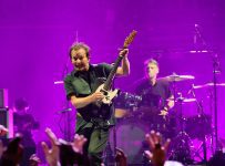 Pearl Jam fan plays drums after Matt Cameron tests positive for COVID-19
