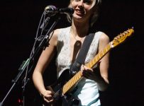 Wolf Alice land bank in London hours before Glasto set after US travel chaos – Music News
