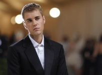 Justin Bieber has facial paralysis due to Ramsay Hunt syndrome