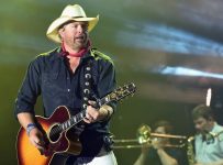 Toby Keith reveals he was diagnosed with stomach cancer last fall