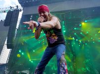 Bret Michaels returns to stage with Poison after being hospitalized for ‘medical complication’