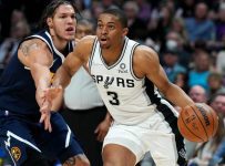 Spurs give F Johnson four-year, $80M extension